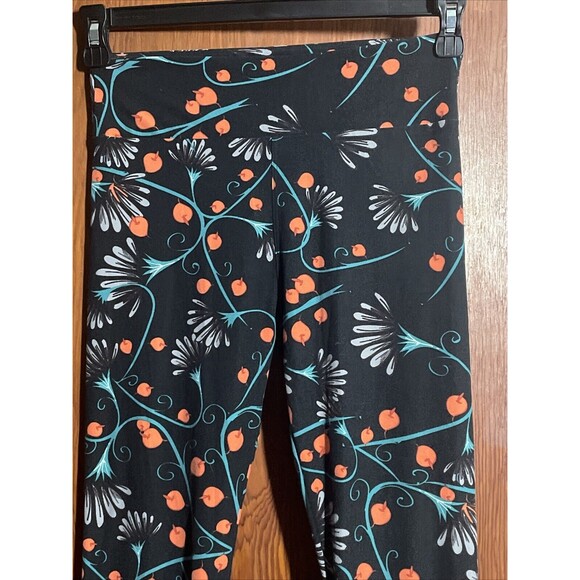 Lularoe One Size Fruit Botanicals Black Blue Leggings - Picture 3 of 7